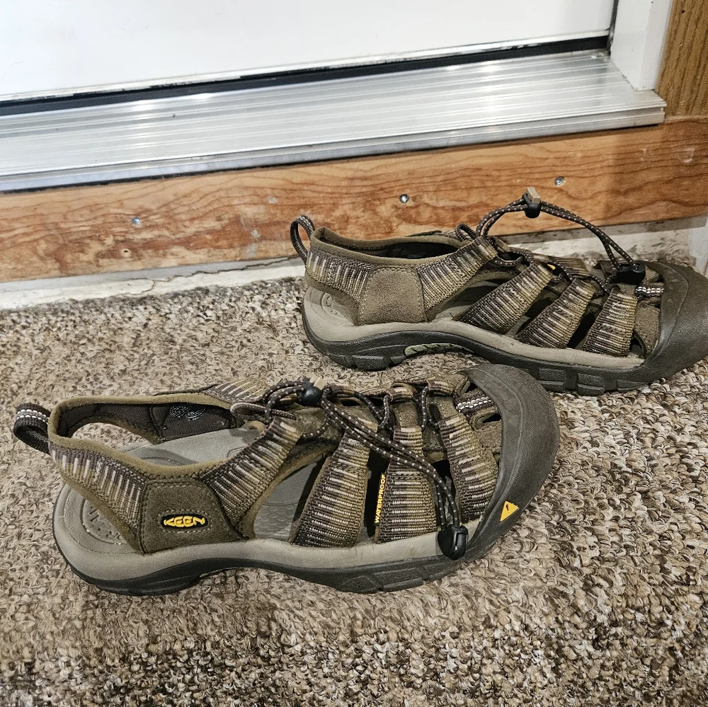 KEEN Men's Sandals - Brown and Black 9.5